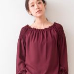 シャーリングオフショルダーブラウス/ボルドー
